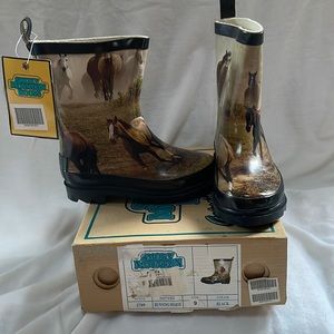 NIB kids sz 9 Smoky Mountain rubber boots. Super cute running horse graphics.